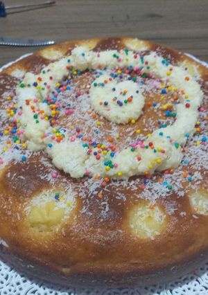 Una foto de Torta rellena de crema pastelera