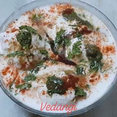 A picture of Dahi Vada.