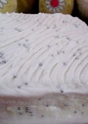 A picture of Heavenly white Cake.