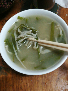 150卡一大鍋!柴魚味噌豆腐乳空心菜金珍菇麵 的食譜成品照片
