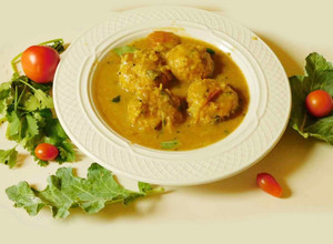 A picture of Turnip paruppu urundai kuzhambu (turnip dal dumplings masala curry).