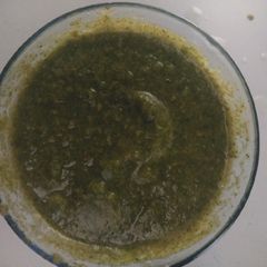 A picture of Cucumber and mint chutney.