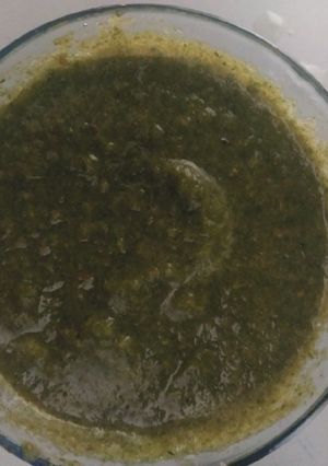A picture of Cucumber and mint chutney.