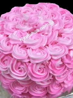 पिंक रोज़ केक (pink rose cake recipe in Hindi) रेसिपी मुख्य फोटो
