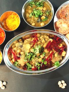 चटनी वाले छोले विथ आलू पेटिस (chatni wale chole with Aloo Patties Recipe in hindi) रेसिपी मुख्य फोटो