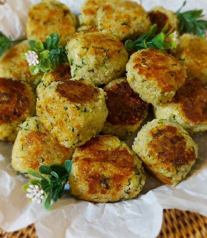 Foto di Polpette di quinoa zucchine e provola dolce
