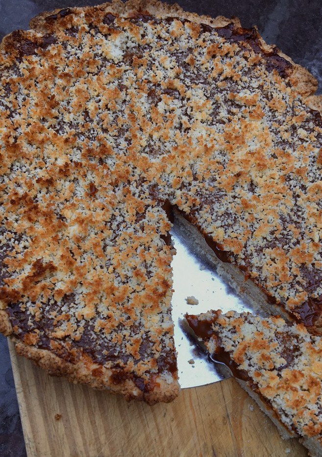 Una foto de TARTA DE COCO Y DULCE DE LECHE 🥥