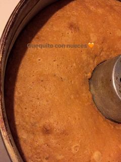 Una foto de Queque con nueces y naranja🧡