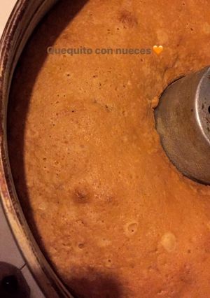 Una foto de Queque con nueces y naranja🧡