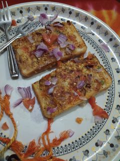 मसाला ब्रेड उत्तपम (Masala bread uttapam recipe in Hindi) रेसिपी मुख्य फोटो