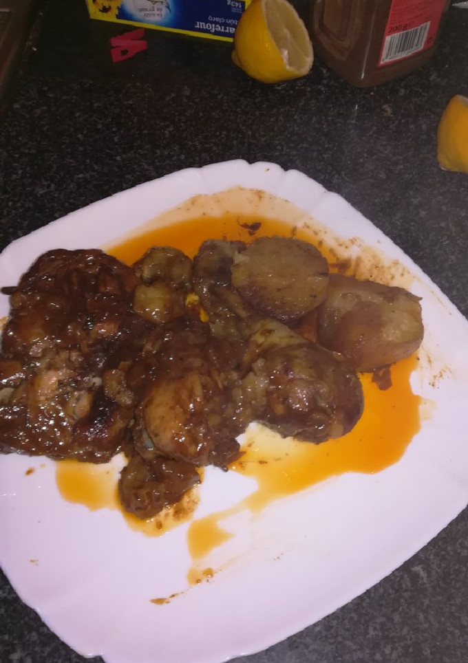 Una foto de Pollo a la barbacoa con salsa de soja en la olla GM g