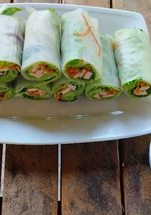 A picture of Gỏi cuốn (Vietnamese Fresh Spring Rolls).