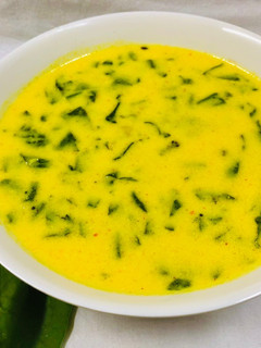 A picture of Palak kadhi.