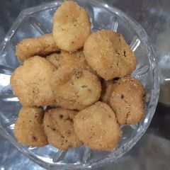 A picture of Mathri.