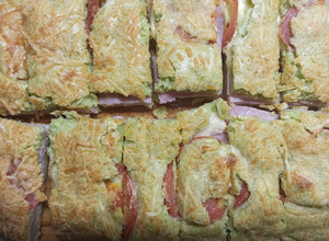 Una foto de Torta de fiambre licuada con masa de perejil