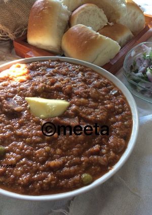 A picture of Mumbai bhaji pav.