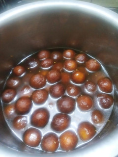 குலோப் ஜாமுன்(gulab jamun recipe in tamil) செய்முறை முக்கிய புகைப்படம்