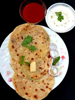 আলুর পরোটা (Aloor paratha recipe in Bengali) রেসিপির প্রধান ছবি