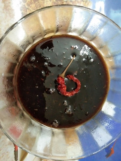A picture of Sweet tamarind chutney.
