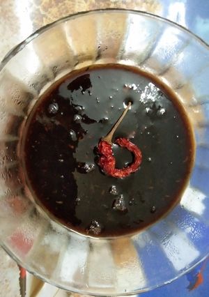 A picture of Sweet tamarind chutney.