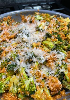 Una foto de 🌿 EASY CHEESY RISOTTO DE BRÓCOLI 🥦 🧀