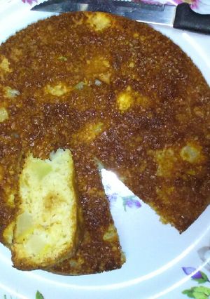 Una foto de Torta húmeda con cubos de fruta, fácil y sin materia grasa