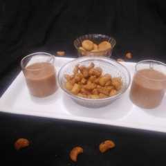 कुरकुरे काजू मठरी (kurkure kaju mathri recipe in Hindi) রেসিপির প্রধান ছবি