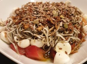 Foto principal de Ensalada rápida de "gulas"