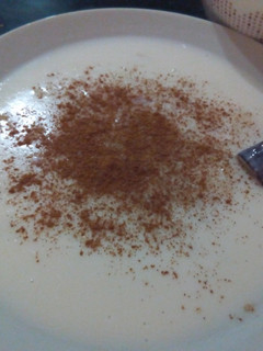 Una foto de Arroz con leche fresca de cabra