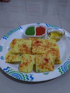 खट्टा ढोकला (Khatta Dhokla Recipe in hindi) रेसिपी मुख्य फोटो