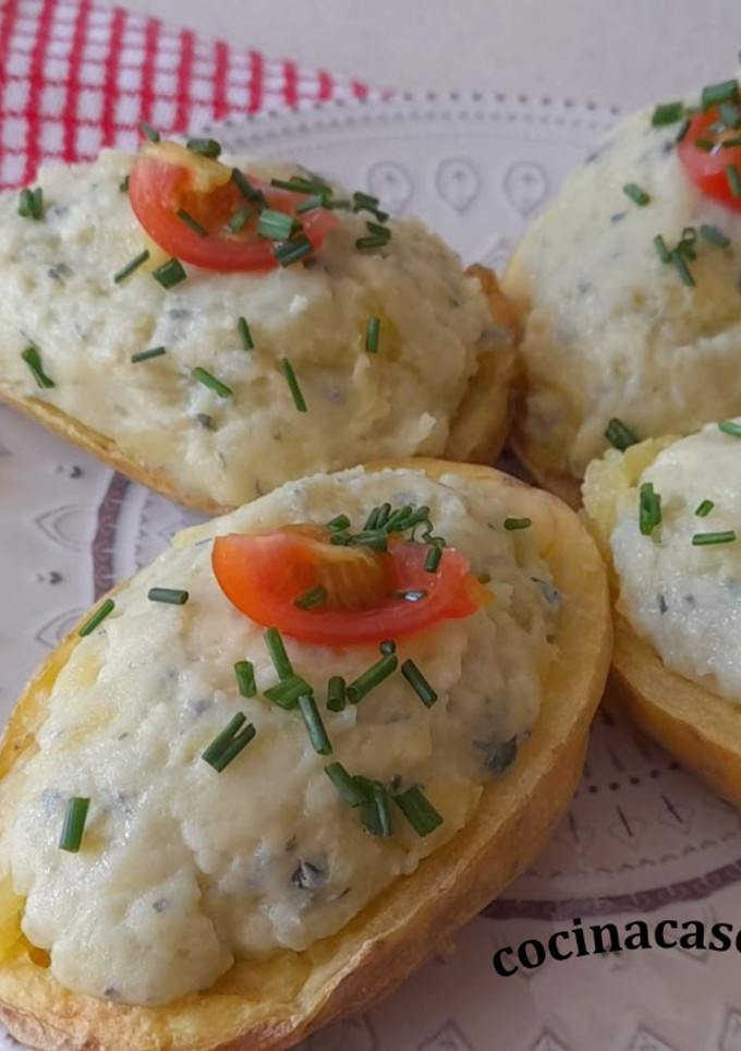 Una foto de Patatas rellenas de queso azul y nueces -en microondas-