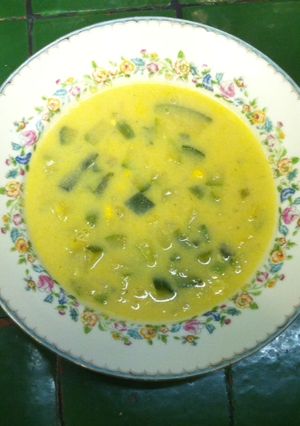 Una foto de Sopa de calabacitas con elote ©