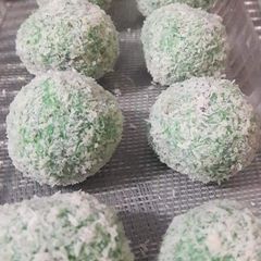 A picture of Coconut laddu.