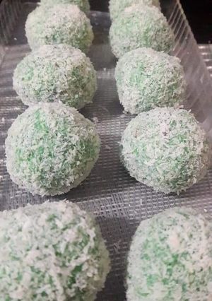 A picture of Coconut laddu.