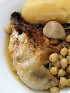 Una foto de Adafina o Dafina de pollo en olla exprés