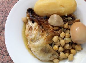 Foto principal de Adafina o Dafina de pollo en olla exprés