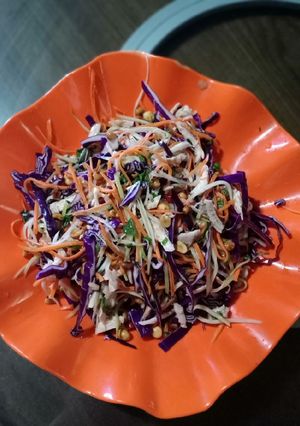 Hình của món Nộm gà.
