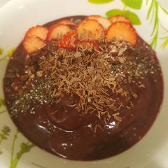A picture of Homemade acai bowl with Choco shaving.
