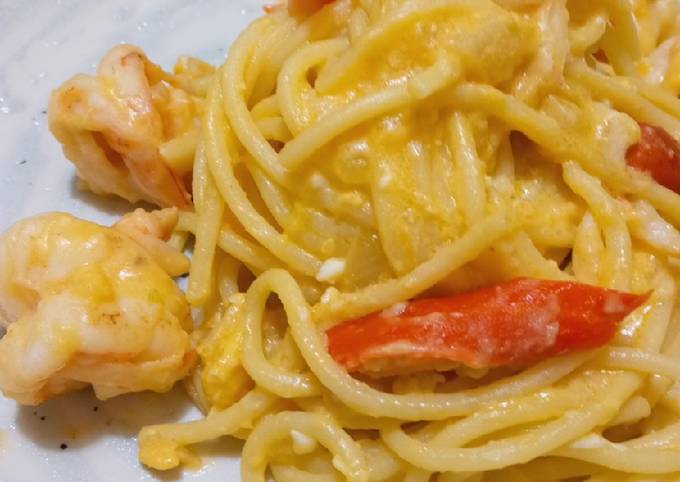 15. Salted Egg Yolk Spaghetti (Pasta kuning telur asin)