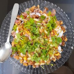 A picture of Mini crispy spicy kachori chaat.