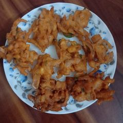 A picture of Onion pakoda.