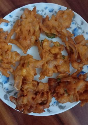 A picture of Onion pakoda.