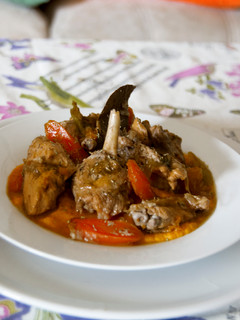 Una foto de Pollo confitado con puré de calabaza