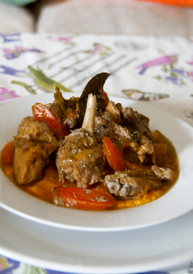 Una foto de Pollo confitado con puré de calabaza