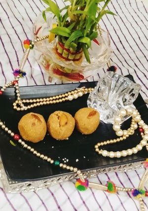 A picture of Besan ladoo 😋😋.
