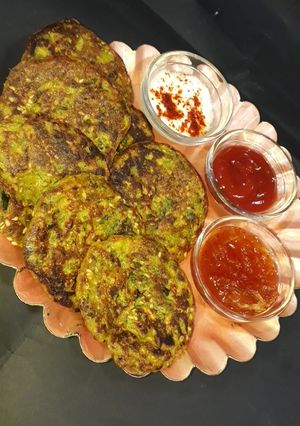 બાજરીના ચમચમીયા (Bajri Chamchamiya Recipe In Gujarati) રેસીપી મુખ્ય ફોટો