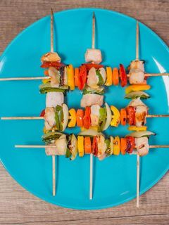Una foto de Brochetas de pollo