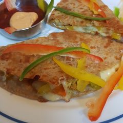 A picture of Mexican chicken Quesadilla.