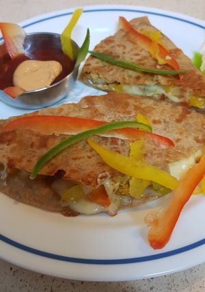 A picture of Mexican chicken Quesadilla.