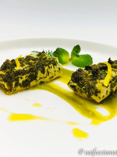 Foto di Ricciola alle erbe aromatiche con crema di piselli